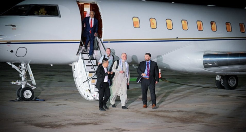 الإمارات تستضيف عملية الإفراج عن أمريكي من أفغانستان