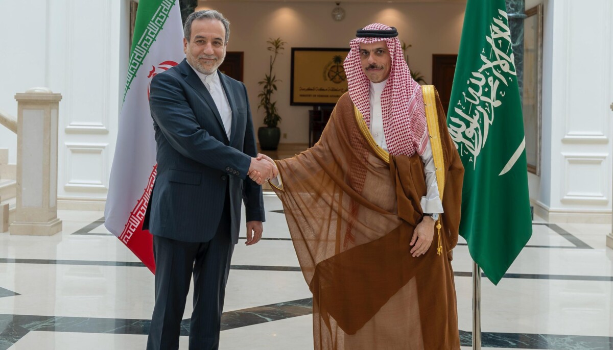 الرياض وطهران تبحثان تطورات التصعيد العسكري بين إيران و"إسرائيل"