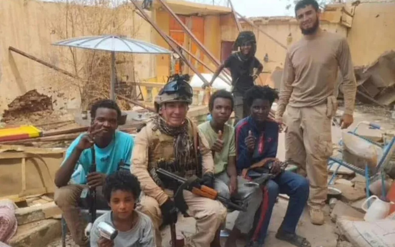 فايننشال تايمز: شركة أمنية إماراتية جندت ودربت ألفي مرتزق كولومبي للقتال في السودان
