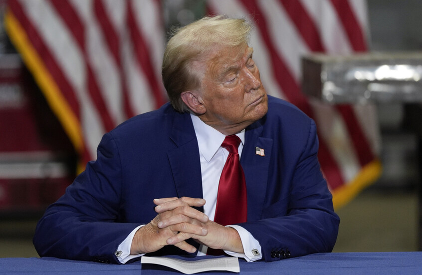 ترمب يتوعد إيران بفتح مضيق هرمز "قريباً"