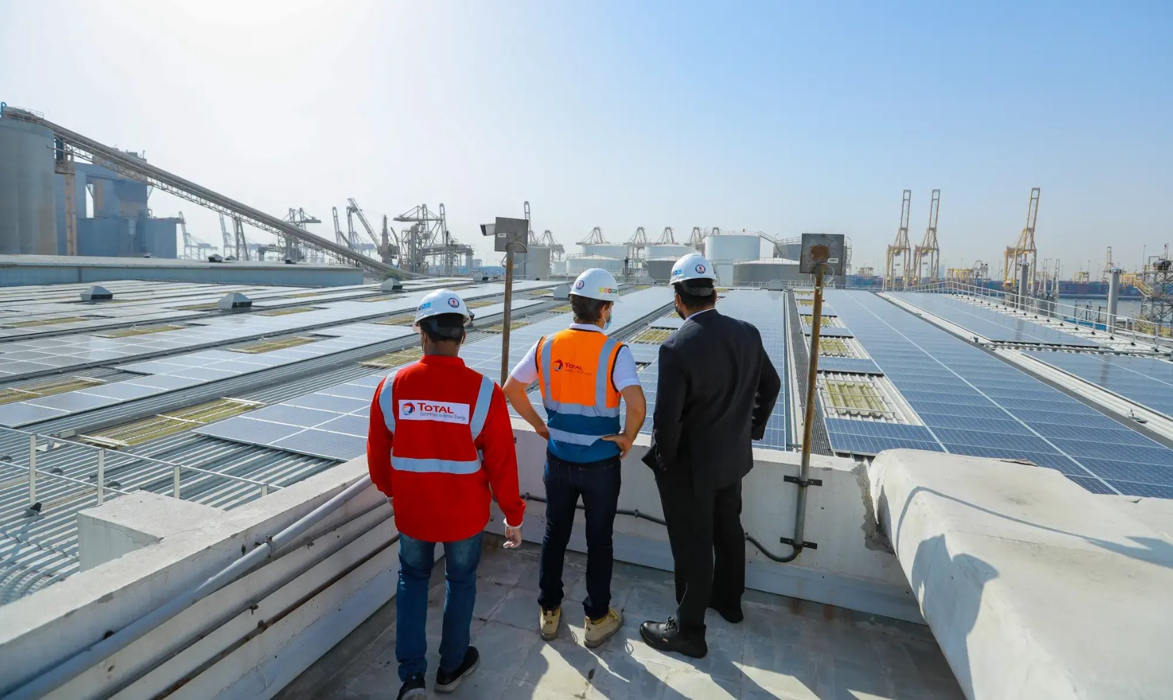 توتال إنيرجي تؤكد توقف إنتاجها في الإمارات وتراجع إمداداتها العالمية بنسبة 15% جراء الحرب