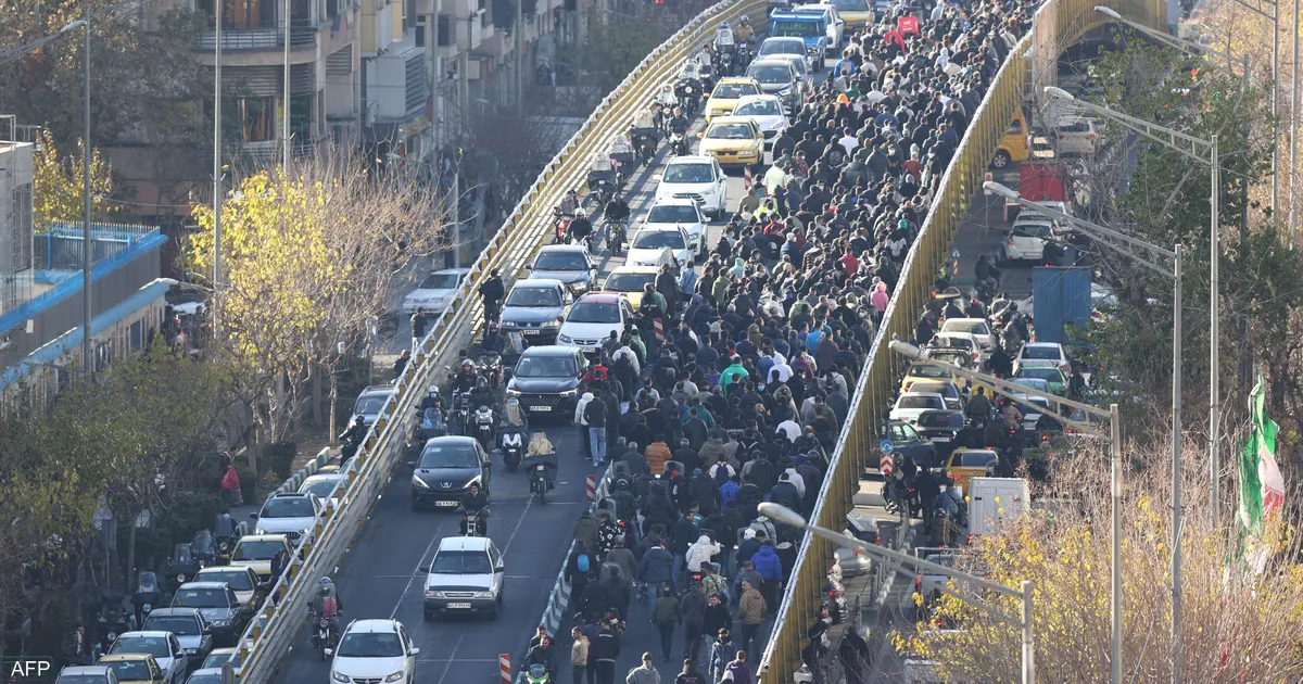 ترامب يهدد بضرب إيران عسكريًا إذا أُطلق النار على المتظاهرين