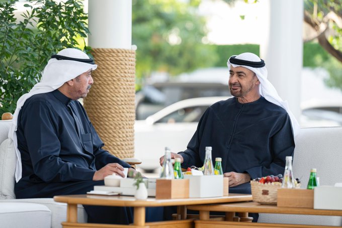 رئيس الدولة يبحث مع وزير الدفاع الكويتي التعاون المشترك