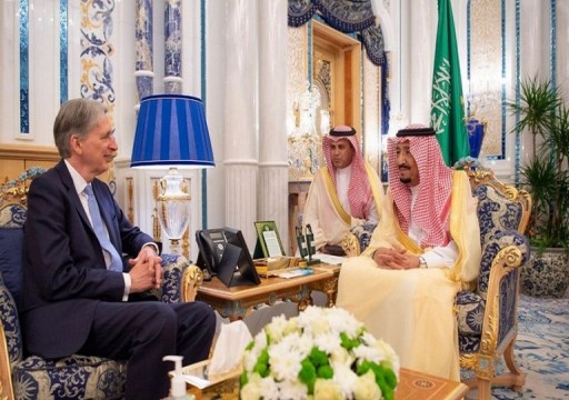 العاهل السعودي يبحث مع وزير بريطاني "التهديدات الإيرانية لحرية الملاحة"