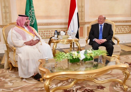 خالد بن سلمان يلتقي الرئيس اليمني على وقع التوتر في عدن
