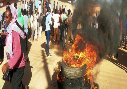 عشرات المسيرات في السودان تطالب بتنحّي البشير