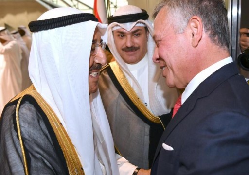 العاهل الأردني لأمير الكويت: لا نقبل الإساءة لأي كويتي