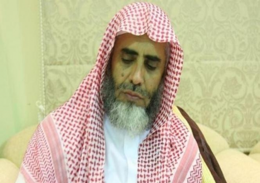 حساب حقوقي: الداعية السعودي عوض القرني يُحاكم على كرسي متحرك