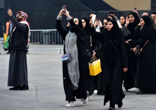 السعودية تحقق في مقطع فيديو صنّف "الحركة النسویة" فكرا متطرفاً