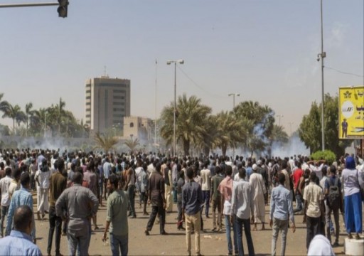 عقب فض الاعتصام بالقوة.. قوى التغيير بالسودان تدعو لإسقاط المجلس العسكري