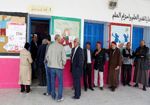 التونسيون يتجهون إلى صناديق الاقتراع لاختيار رئيس جديد للبلاد