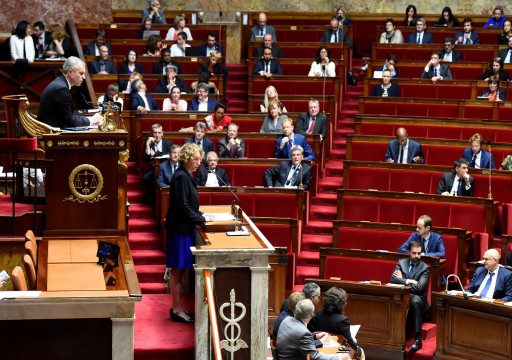 برلمان فرنسا يستجوب وزير الخارجية بشأن سيطرة الإمارات على منشأة نفطية جنوبي اليمن