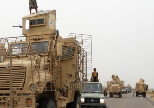 مسلحون قبليون يحتجزون رتلا عسكريا تدعمه أبوظبي جنوبي اليمن