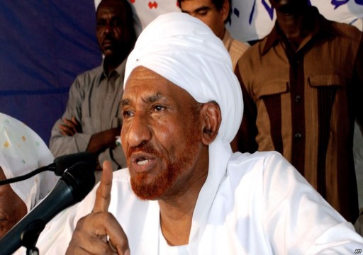 الصادق المهدي يحذر من سيناريو انقلاب عسكري بالسودان