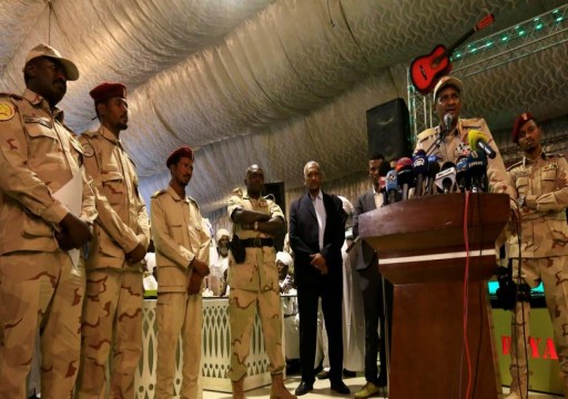 بعد زيارة حميدتي للرياض.. العسكري السوداني يعلن بقاء قواته باليمن