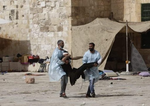 "حماس": ما يجري في المسجد الأقصى "مجزرة حقيقية وجرائم حرب"