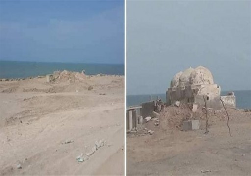 سلفيون موالون للإمارات يفجرون مسجداً أثرياً غربي اليمن