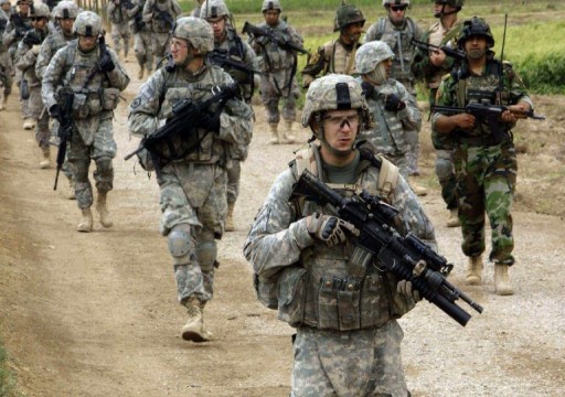 "رويترز": أمريكا تعتزم إرسال آلاف الجنود الإضافيين إلى السعودية