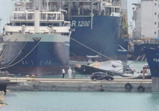 انقلاب سفينة حربية إيرانية في ميناء بندر عباس
