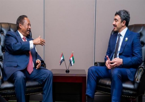"عبدالله بن زايد" يبحث مع رئيس الوزراء السوداني العلاقات الثنائية