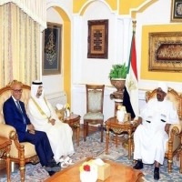 الرئيس السوداني يلتقي وفد الإمارات برئاسة سهيل المزروعي