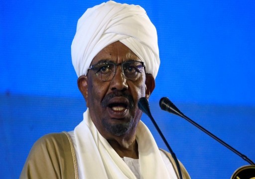 السودان يقيل عشرات الدبلوماسيين بسبب صلاتهم بالبشير