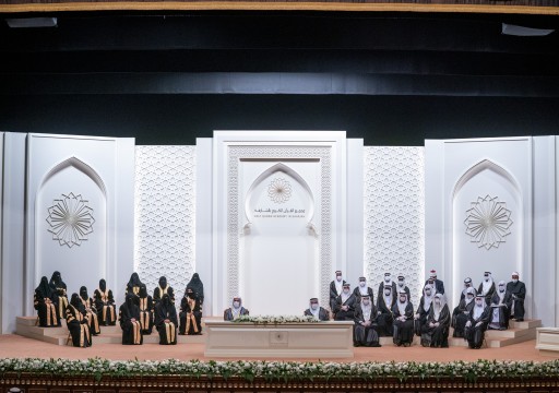حاكم الشارقة يشهد حفل تخريج الدفعة الأولى للقراء المجازين من مجمع القرآن