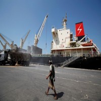التحالف العربي يتهم الحوثيين بتعطيل دخول 3 سفن إلى ميناء “الحديدة”