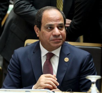 المصريون يواجهون أزمة "تغول الدولار" بالسخرية