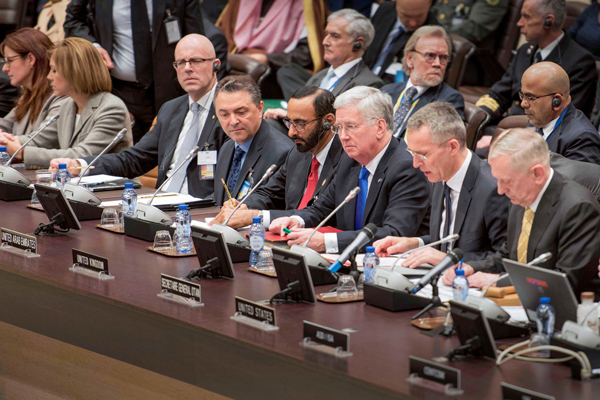 الإمارات تشارك في اجتماع التحالف الدولي ضد داعش