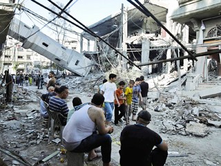 تل أبيب توسع العدوان على غزة وواشنطن تمدها بالذخيرة