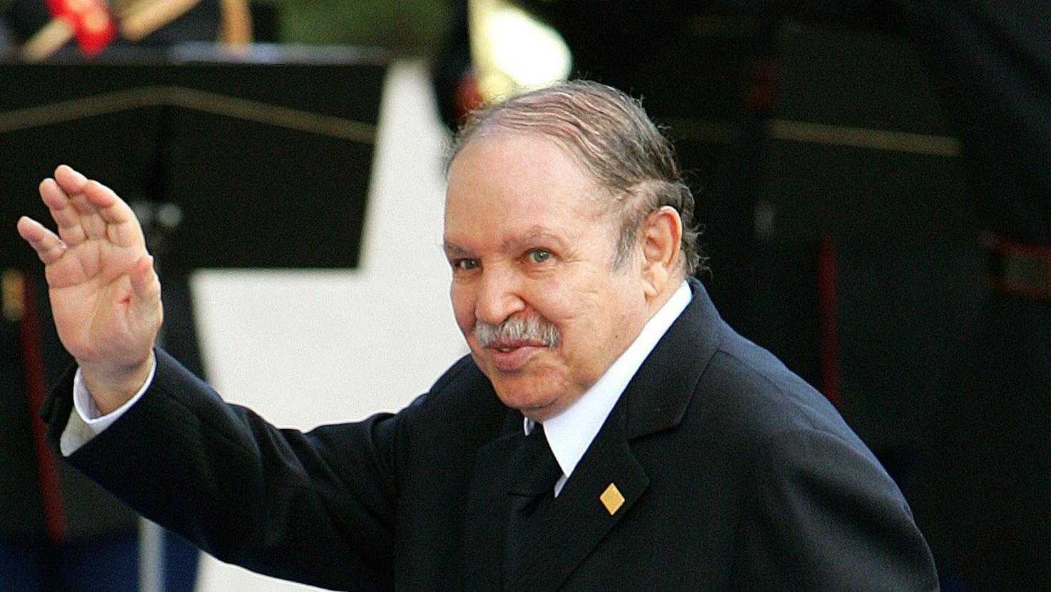 الرئيس الجزائري يطيح "بدولة المخابرات" في بلاده