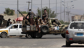 الحوثيين يهاجمون مقر "الأمن القومي" ويطلقوا سراح محتجزين إيرانيين 