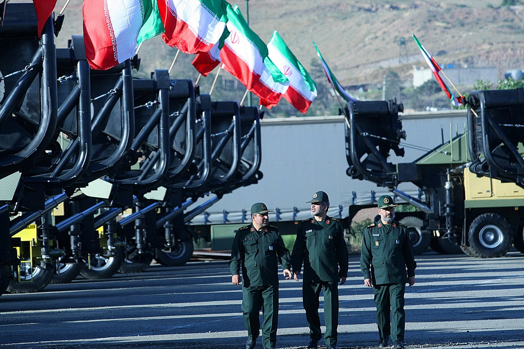 إيران تعلن أنها تفكر بإرسال قوات خاصة إلى سوريا والعراق