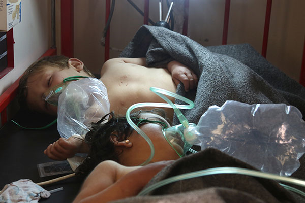 100 قتيل ضحايا مذبحة الغازات السامة في سوريا