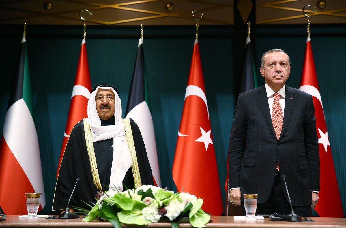أردوغان يبحث مع أمير الكويت الأزمة الخليجية