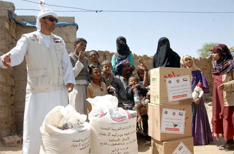 سفارة الإمارات في اليمن تبحث آلية توزيع مساعدات مؤسسة خليفة بن زايد