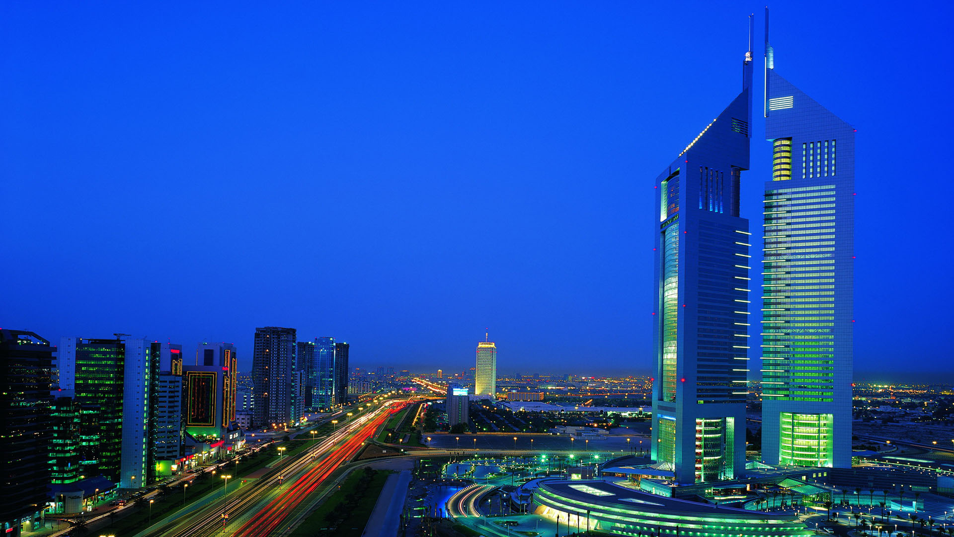الإمارات تتصدر إقليمياً وعالمياً في الدخل والتوظيف والتعليم وغيرها