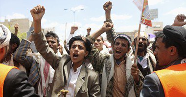 الحوثيون يتظاهرون أمام السفارة السعودية بصنعاء