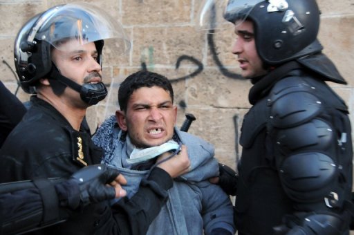250 حالة تعذيب في السجون التونسية والمراكز الأمنية خلال 2015