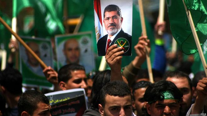 الإخوان المسلمون في مصر يلوحون بقبول فصل الدعوي عن الحزبي