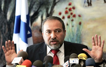 وزير إسرائيلي: لست متفائلا بالتهدئة وليبرمان سيكون رئيس الحكومة القادم
