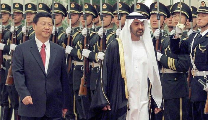 محمد بن زايد يوقع 21 مذكرة تفاهم واتفاقية مع المسؤولين الصينيين