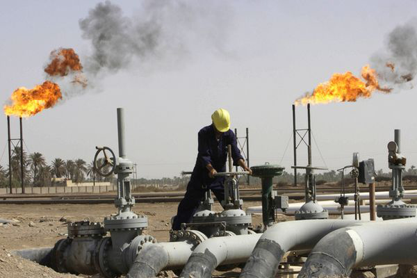 أسعار النفط تتراجع بسبب نمو المخزونات الأميركية
