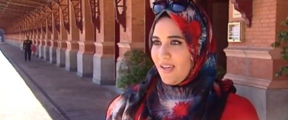 طالبة إسبانية مسلمة تكسب معركتها مع معهدٍ منعها من الدراسة بسبب الحجاب