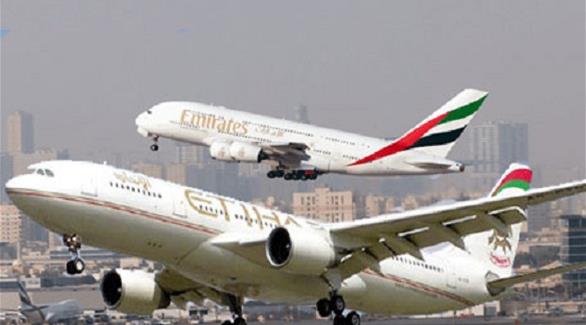 طيران الإمارات والاتحاد والقطرية تستأنف نقل ركاب شملهم حظر أمريكي