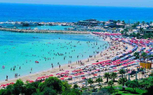 ساويرس يطلق من دبي مشروعاً سياحياً بقبرص
