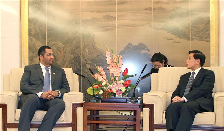 الإمارات والصين تبحثان سبل تطوير العلاقات الاقتصادية