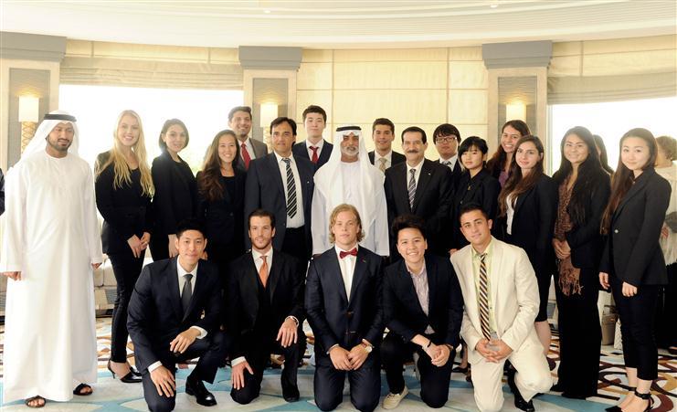 نهيان بن مبارك: الإمارات تعمل من أجل إحلال السلام في أنحاء العالم