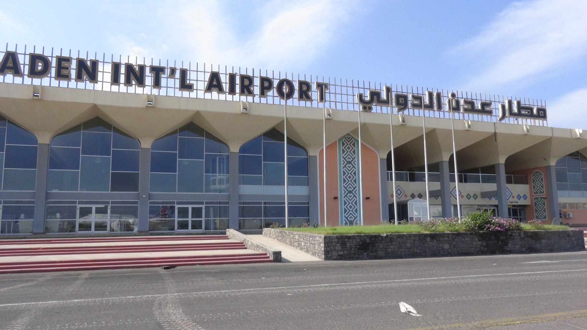 فريق إماراتي متخصص يتولى مسؤولية إعادة تشغيل مطار عدن